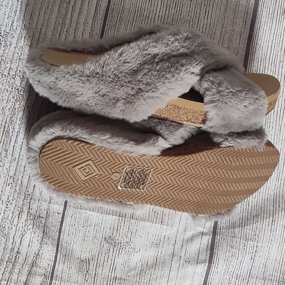 DREAM PAIRS Comfy Fuzzy Slide Slippers NWOT Grey Women's Size 7 - Picture 8 of 14